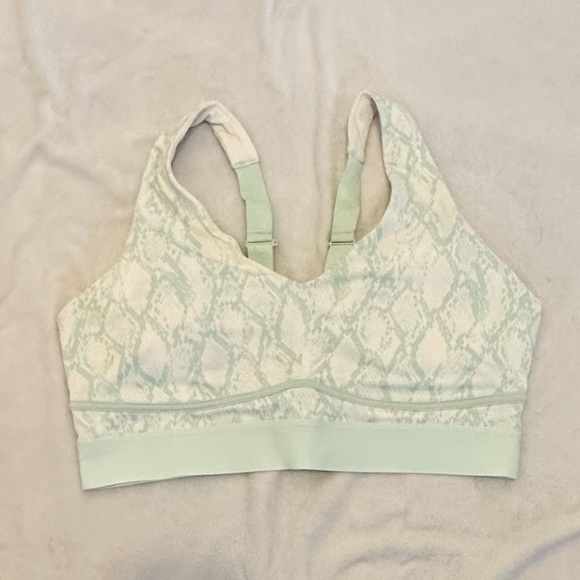 Fabletics Plus Size All Day Every Day Bra II in Ice Cube Reptilia Size 2X - Picture 4 of 6